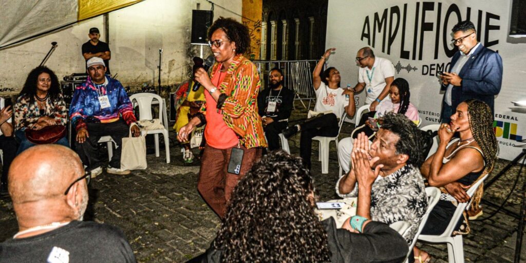 campanha-quer-valorizar-papel-do-jovem-na-defesa-da-democracia