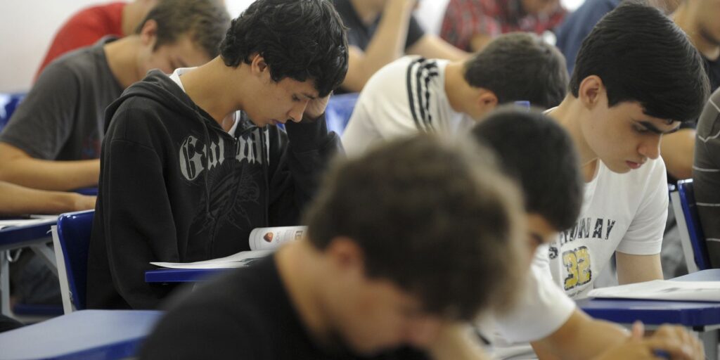 inep-divulga-lista-de-espera-para-vagas-remanescentes-do-fies-2025