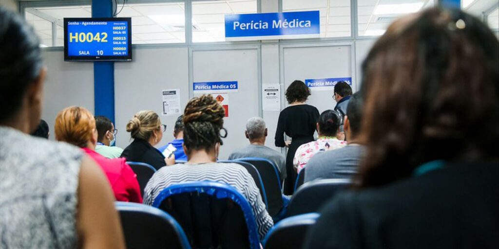 inss-cria-comite-para-reduzir-fila-de-2,8-milhoes-de-pedidos