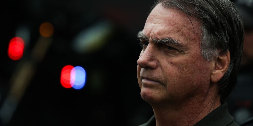 pl-suspende-atividades-partidarias-e-salario-de-bolsonaro