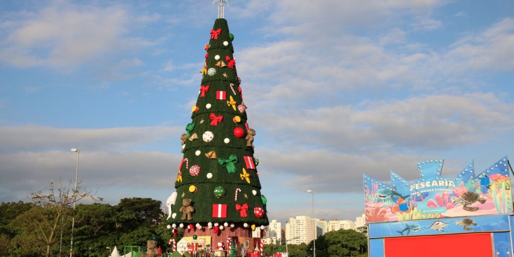 conheca-a-historia-da-arvore-de-natal,-simbolo-das-festas-natalinas