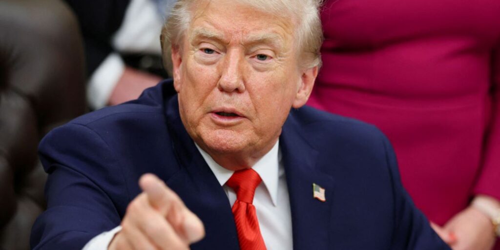 trump-ameaca-com-tarifas-quem-nao-apoiar-a-compra-da-groenlandia