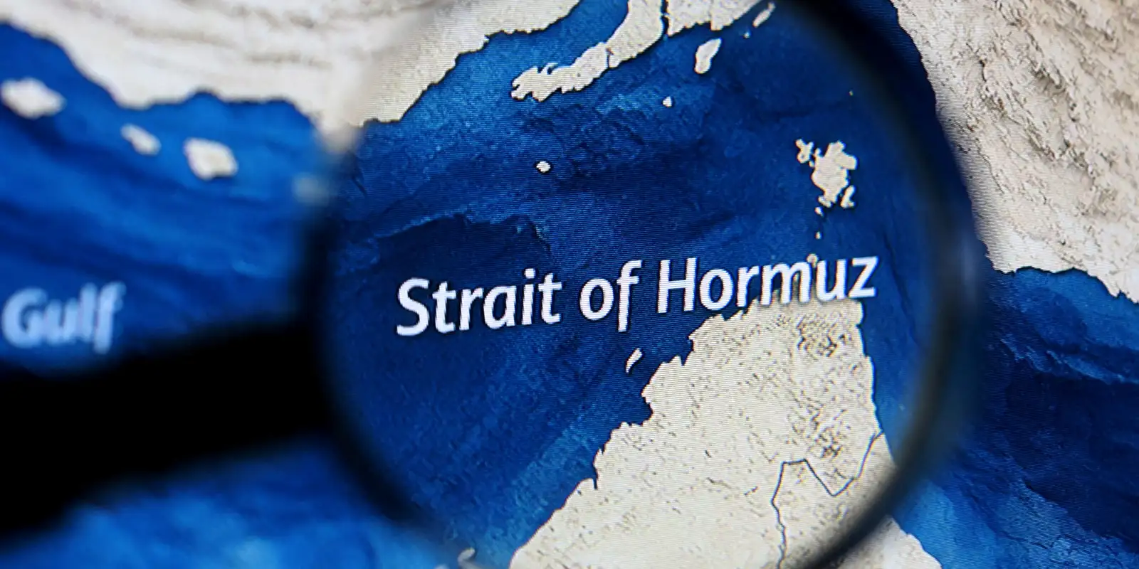 em-meio-a-negociacoes,-ira-retoma-bloqueio-do-estreito-de-ormuz