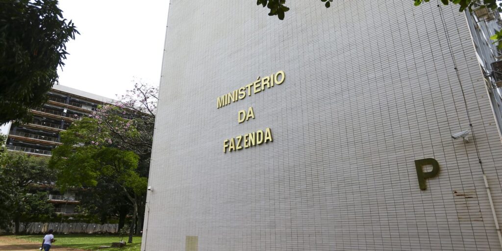 reforma-tributaria:-governo-regulamenta-cobranca-da-cbs-e-do-ibs