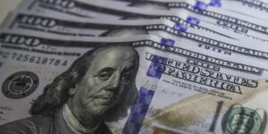 dolar-cai-para-r$-5,17-apos-anuncio-de-recompra-de-titulos-nos-eua