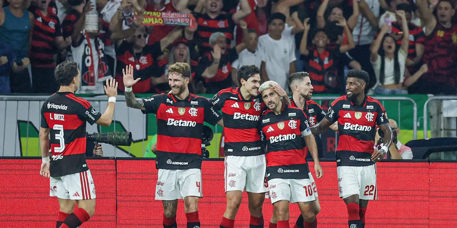libertadores:-flamengo-elimina-cruzeiro-e-mantem-vivo-sonho-do-penta