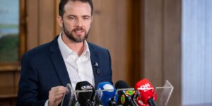 salario-minimo-devera-subir-para-r$-1.741-em-2027,-diz-durigan