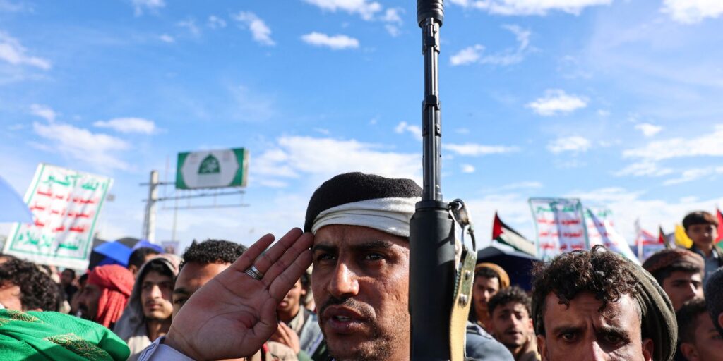 houthis-dizem-ter-atingido-estatal-de-petroleo-da-arabia-saudita