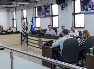 2025-10-30_comissao-apresenta-minuta-de-projeto-para-regulamentar-trailers-food-trucks-e-similares-em-areas-publicas_1