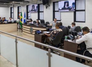 2025-11-24_camara-aprova-cinco-projetos-e-encaminha-15-requerimentos-a-prefeitura_1