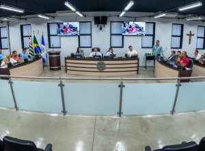 2025-12-01_sessao-ordinaria-camara-aprova-27-projetos-e-encaminha-15-requerimentos-a-prefeitura_1