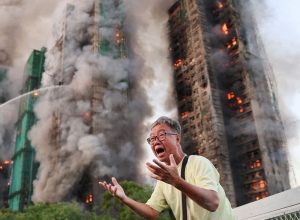 bombeiros-conseguem-controlar-incendio-em-complexo-de-hong-kong