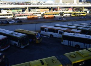 dezenas-de-onibus-de-uma-mesma-empresa-urbana-sao-apedrejados-no-df