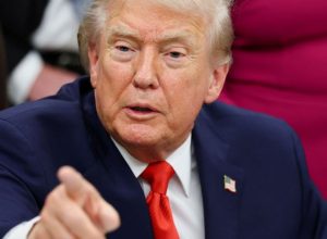 trump-ameaca-com-tarifas-quem-nao-apoiar-a-compra-da-groenlandia