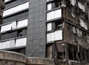 novos-ataques-aereos-atingem-ira-e-israel;-ira-nega-negociacao-com-eua