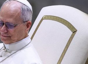 papa-leao-xiv-diz-que-o-mundo-esta-devastado-por-um-punhado-de-tiranos