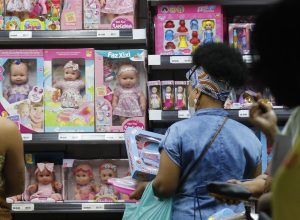 com-queda-do-dolar,-comercio-cresce-0,5%-em-marco-e-amplia-recorde