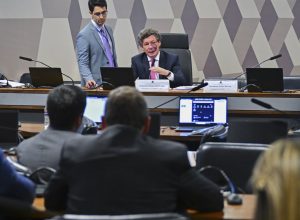 ajustes-no-texto-adiam-votacao-da-mp-da-“taxa-das-blusinhas”