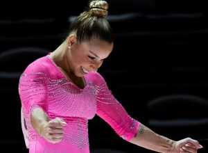 flavia-saraiva-e-ouro-nas-assimetricas-da-copa-do-mundo de-ginastica