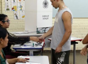 caminhos-da-reportagem: importancia-do-voto-para-jovens-e-idosos